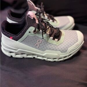 On Cloud Running Women's Sneakers - Light Green and Black